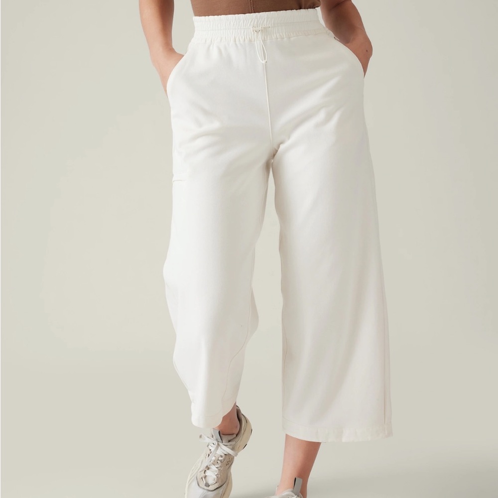 Athleta Triumph Hybrid Wide Leg Crop